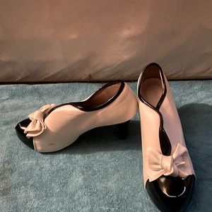 Women leather dress shoes size 9.